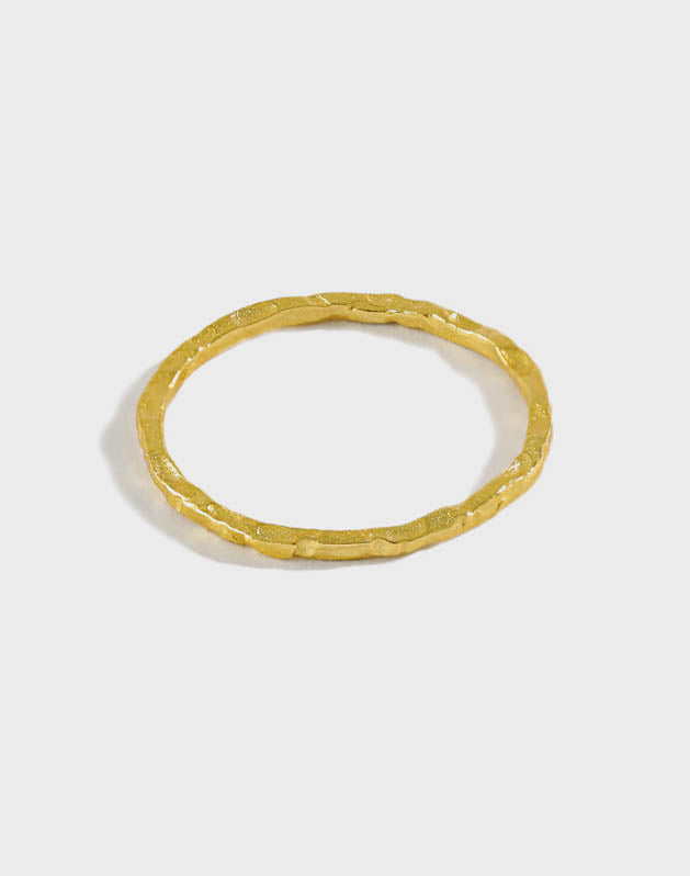 Classic Wavy Band Gold Ring